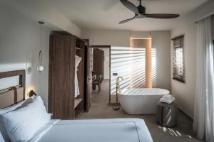 Кровать или кровати в номере Elounda Infinity Exclusive Resort & Spa - Adults Only