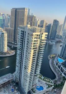 vistas a un gran edificio de una ciudad en Urban Heaven, Luxury Hostel - JBR - Walk To Beach, Metro Station, en Dubái