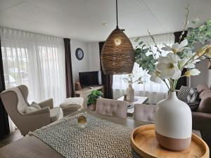 Afbeelding uit fotogalerij van Chalet Serooskerke SE07 in Serooskerke