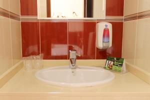 A bathroom at Hotel LIVVO Don Paco