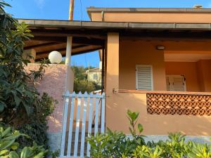 a house with a white gate and a fence at Appartamenti Anna in Rio Marina