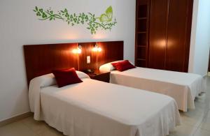 A bed or beds in a room at Hotel LIVVO Don Paco