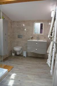 Foto dalla galleria di Large Cottage near Ruffec a Bernac