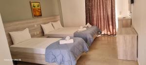 A bed or beds in a room at Alex Studios