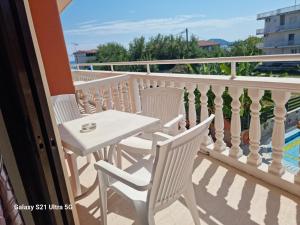 A balcony or terrace at Alex Studios