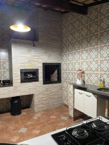 Kuchyň nebo kuchyňský kout v ubytování Casa a 30km da Serra do Cipó-MG