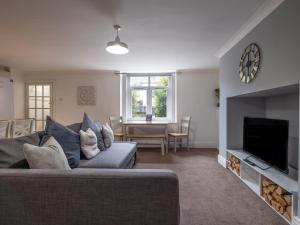a living room with a couch and a television at Spacious City Sanctuary in Newcastle upon Tyne
