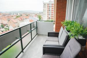Balkon lub taras w obiekcie Casa de Dinca, 2 bedroom, big balcony, free parking zone