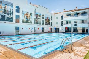 Bazén v ubytovaní Hoposa Hotel & Apartaments VillaConcha alebo v jeho blízkosti