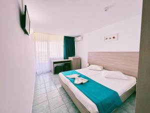 Postel nebo postele na pokoji v ubytování Hotel Favorit