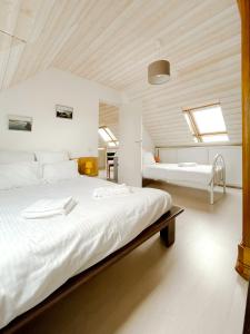 a bedroom with a large white bed in a room at Gîte St Ylé in Pontorson