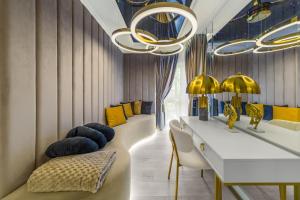 Posezení v ubytování Willa z jacuzzi na polu golfowym Sierra Golf Homessimo Stars