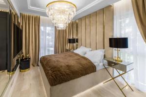 Postel nebo postele na pokoji v ubytování Willa z jacuzzi na polu golfowym Sierra Golf Homessimo Stars