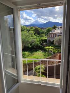 Nespecifikovaný výhled na hory nebo výhled na hory při pohledu z apartmánu + 4 fotografie