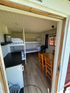 Kuchyň nebo kuchyňský kout v ubytování Steiner's Camping & Lodge