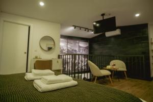 a bedroom with two white towels on a bed at Casa da Adega in Vila Nova de Foz Coa