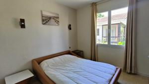 En eller flere senge i et værelse på La Maison de la plage piscine chauffée et plage à 200 m