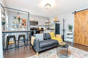 a living room with a couch and a kitchen at Cozy 1BR Apartment in Corso Italia in Toronto