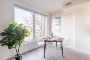 Gallery image of Spacious Apartment Near High Park in Toronto