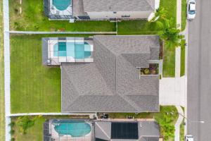 an overhead view of a house with two swimming pools at Awesome Bungalow 5BR Home - Swimming Pool and Yard in Davenport