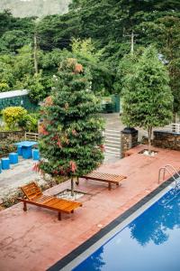 Bazén v ubytování Capital Resort Inn nebo v jeho okolí