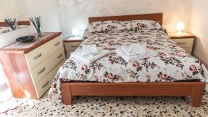 Una cama o camas en una habitación de Casa Porta Picc