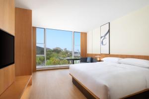 Ein Bett oder Betten in einem Zimmer der Unterkunft Fairfield by Marriott Hangzhou Qiandao Lake