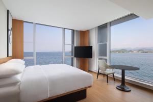 Ein Bett oder Betten in einem Zimmer der Unterkunft Fairfield by Marriott Hangzhou Qiandao Lake