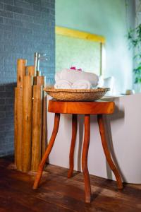 a table with a basket on top of it at Vila de Taipa Exclusive Hotel in Japaratinga