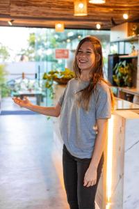 a woman is standing in front of a counter at Vila de Taipa Exclusive Hotel in Japaratinga