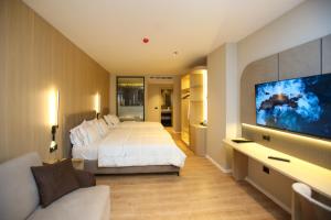 a hotel room with a bed and a tv at Regina Palm Resort in Orikum