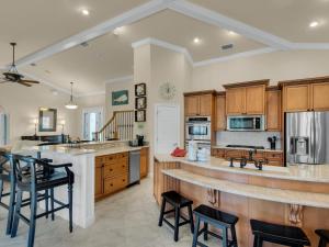 Η κουζίνα ή μικρή κουζίνα στο The Cove by Newman-Dailey +31 φωτογραφίες