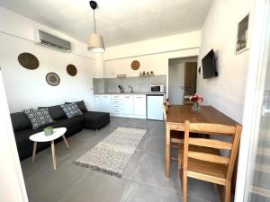 Kuchyň nebo kuchyňský kout v ubytování Sithonian suites