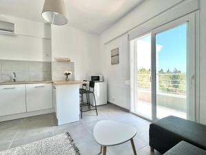 Kuchyň nebo kuchyňský kout v ubytování Sithonian suites