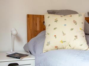 Ein Bett oder Betten in einem Zimmer der Unterkunft Cheyf Modern Studio in Center
