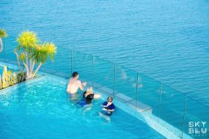 Bazén v ubytování Panorama Nha Trang SanVilla nebo v jeho okolí