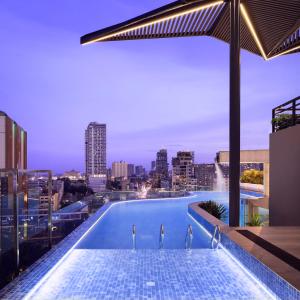 Bazén v ubytování Chaiya Palace Hotel nebo v jeho okolí