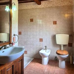 a bathroom with a sink and a toilet and a tub at La Cascina di Muttley in Doglio
