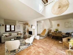 a living room with a couch and a table at L'Estagnol, Maison pour 6 personnes à La Londe-les-Maures in La Londe-les-Maures +19 photos