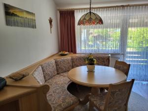 a living room with a table and a couch at Ferienwohnung Neubauer in Eggstätt
