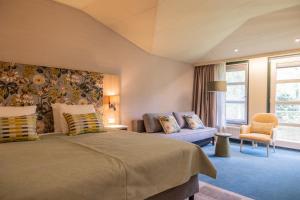 Postel nebo postele na pokoji v ubytování Parkhotel Tjaarda + 37 fotografií