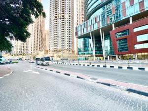 البناء الذي يحتوي الشقة