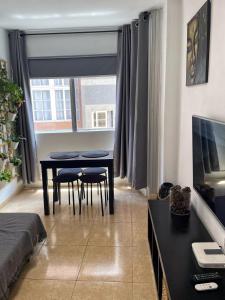 Televízia a/alebo spoločenská miestnosť v ubytovaní BKD1 - Apartamento entero a 50 metros PLAYA DE LAS CANTERAS