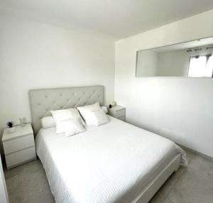 Postel nebo postele na pokoji v ubytování Villa raffinée, piscine, jardin, proche Cassis et Marseille + 15 fotografií