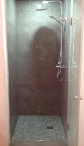a shower with a glass door in a bathroom at Guesthouse MALAGUETA INN I in Maputo +47 photos