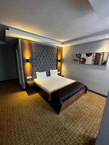 a bedroom with a large bed in a room at Eniza Hotel in Mersin