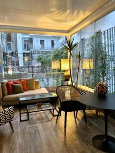 Χώρος καθιστικού στο Portrait Luxury Loft