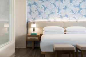 Postel nebo postele na pokoji v ubytování Sheraton Princess Kaiulani Waikiki Beach