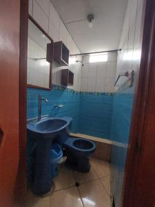 a bathroom with a sink and a toilet at Hostal COLUMBIA in Moquegua