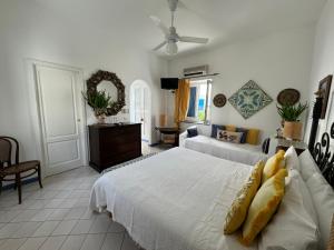 A bed or beds in a room at Hotel Lisca Bianca